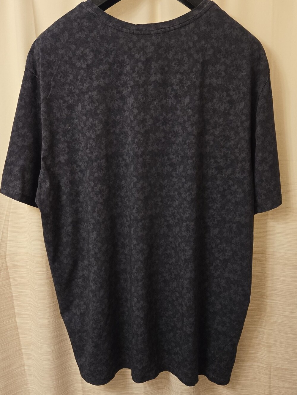 Robert Barakett Men's Dark Gray Floral Abbott V-Neck Short Sleeve Shirt - Picture 2 of 5